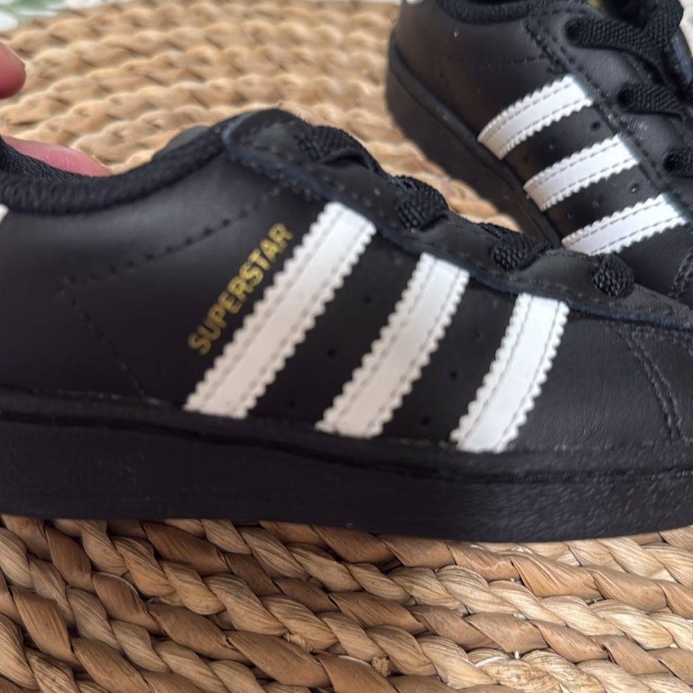 Adidas Superstar black and gold toddler baby boy slip on tennis shoes size 7 - Picture 4 of 8